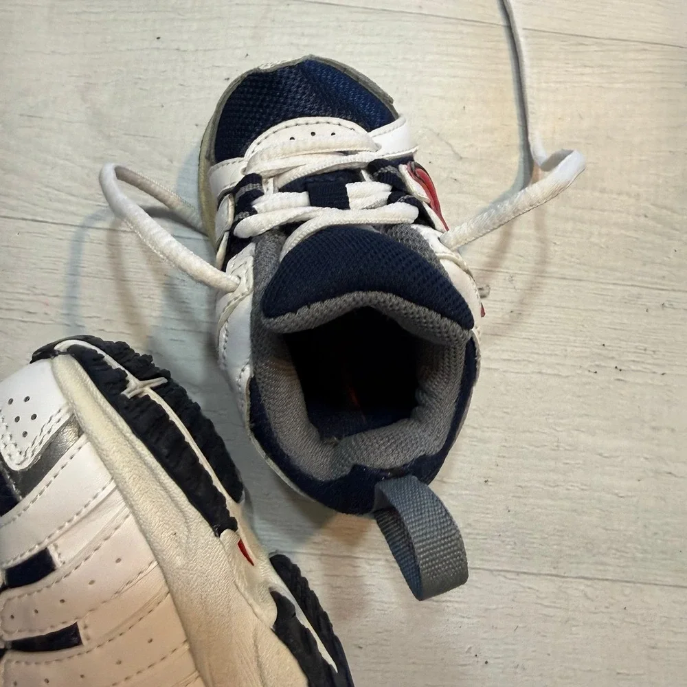 Nike baby Boys 2009 Nike Advantage Runner‎ shoes Size 2c